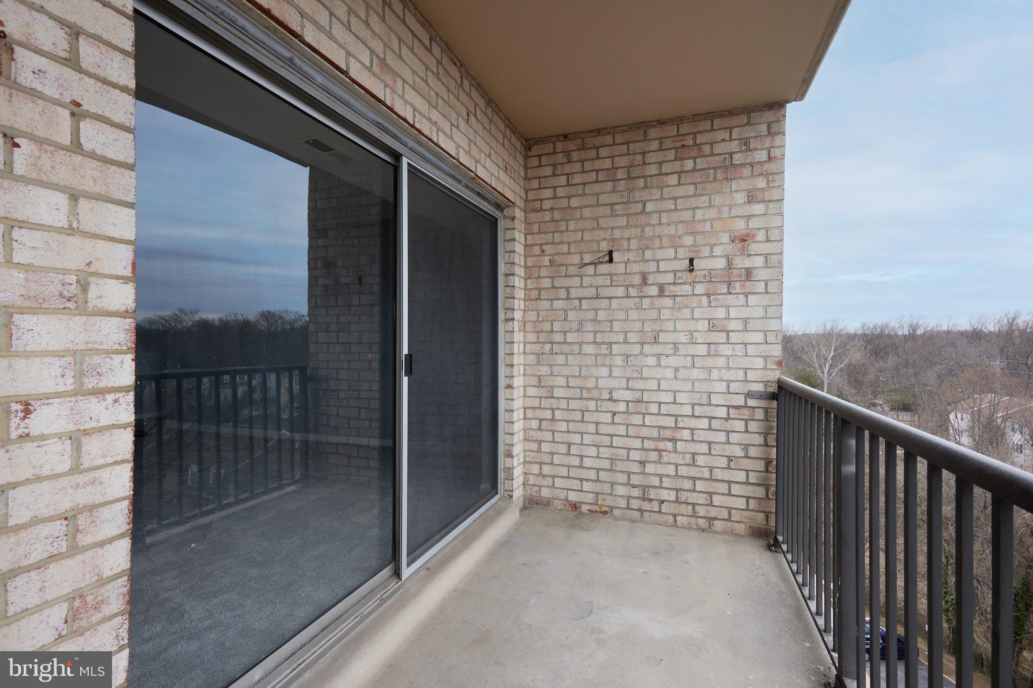 COLUMBIA TOWERS - Residential