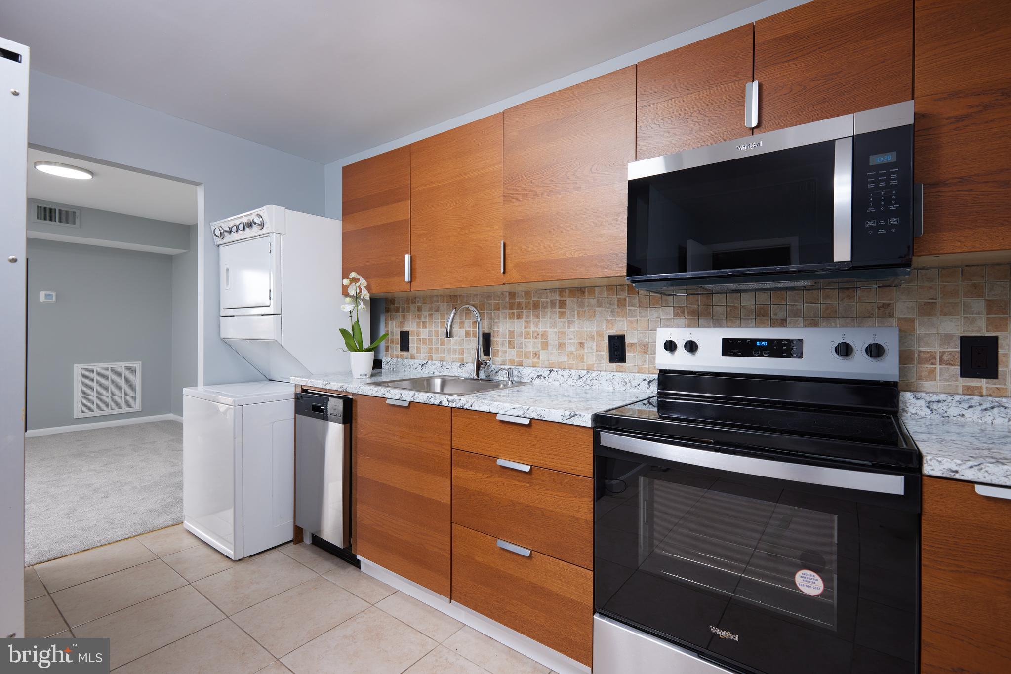COLUMBIA TOWERS - Residential