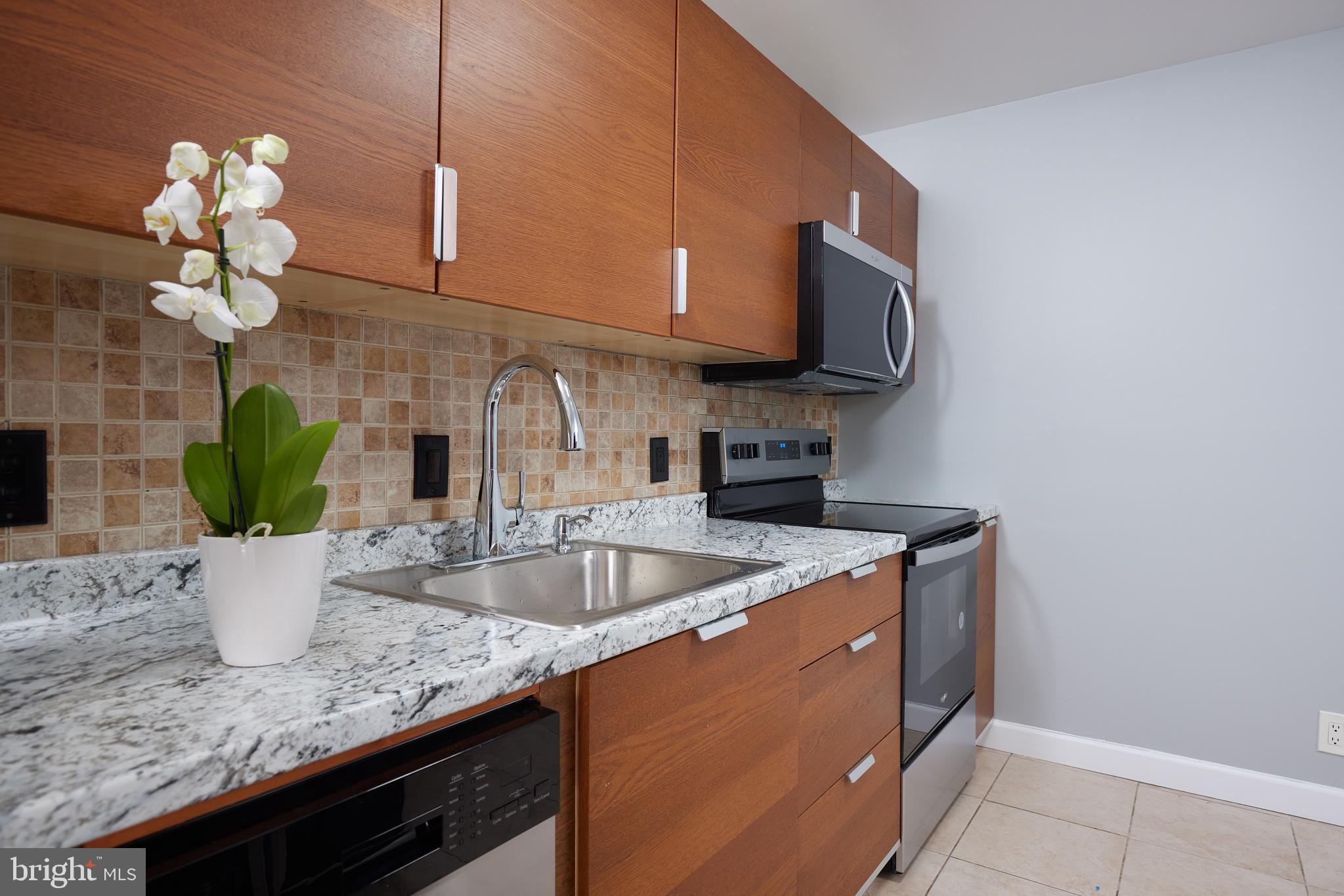 COLUMBIA TOWERS - Residential