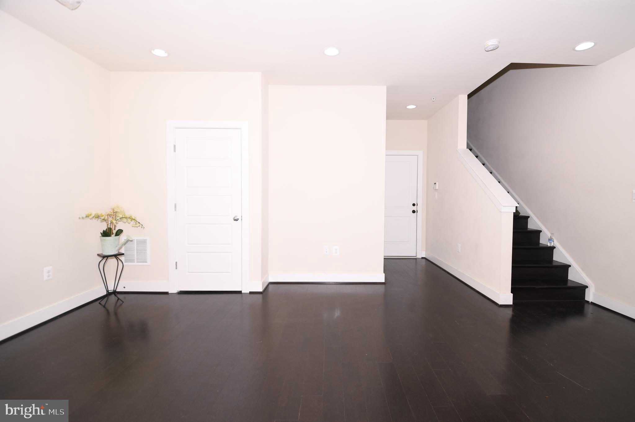 GLENMONT METROCENTRE - Residential Lease