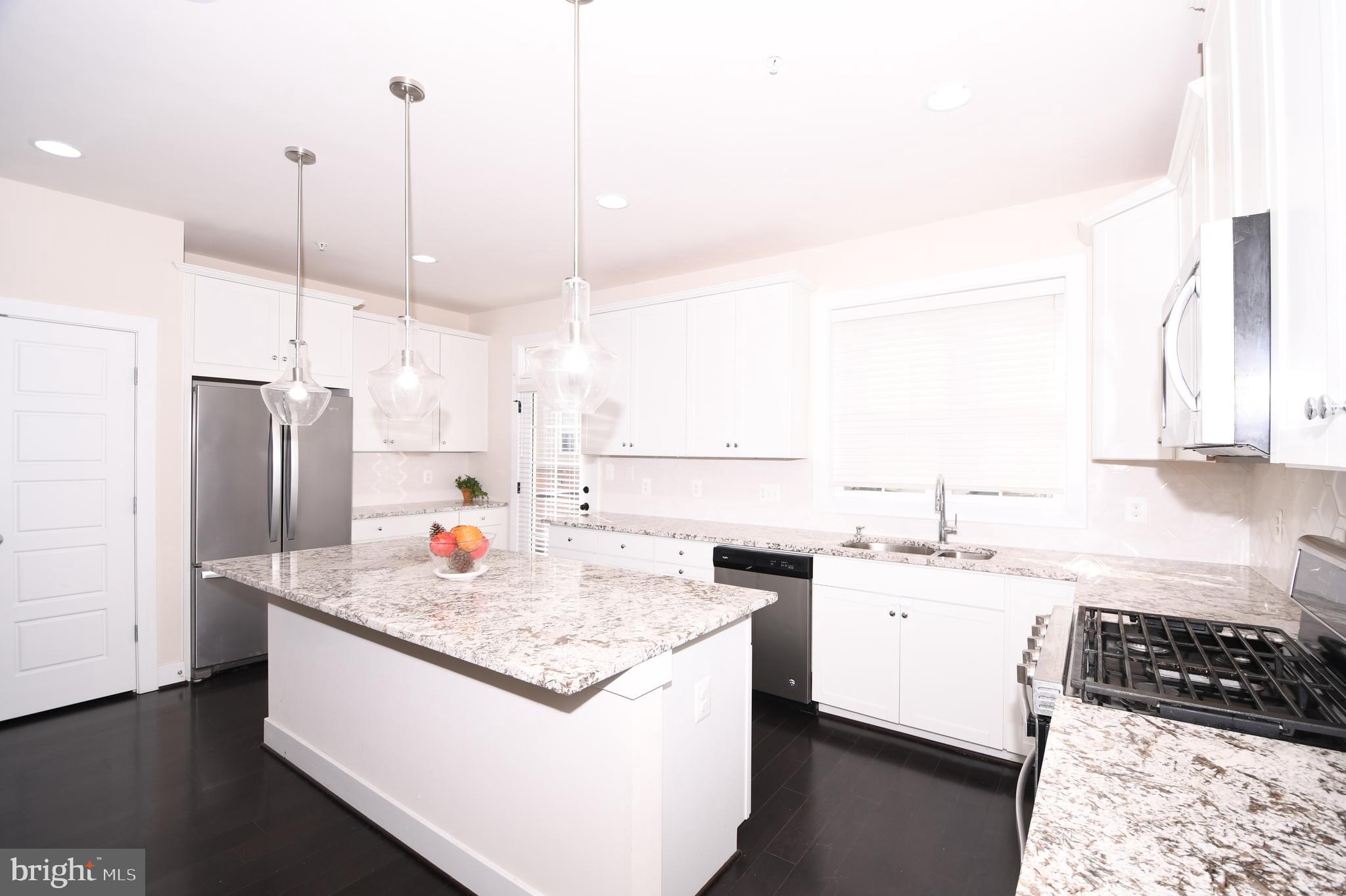 GLENMONT METROCENTRE - Residential Lease
