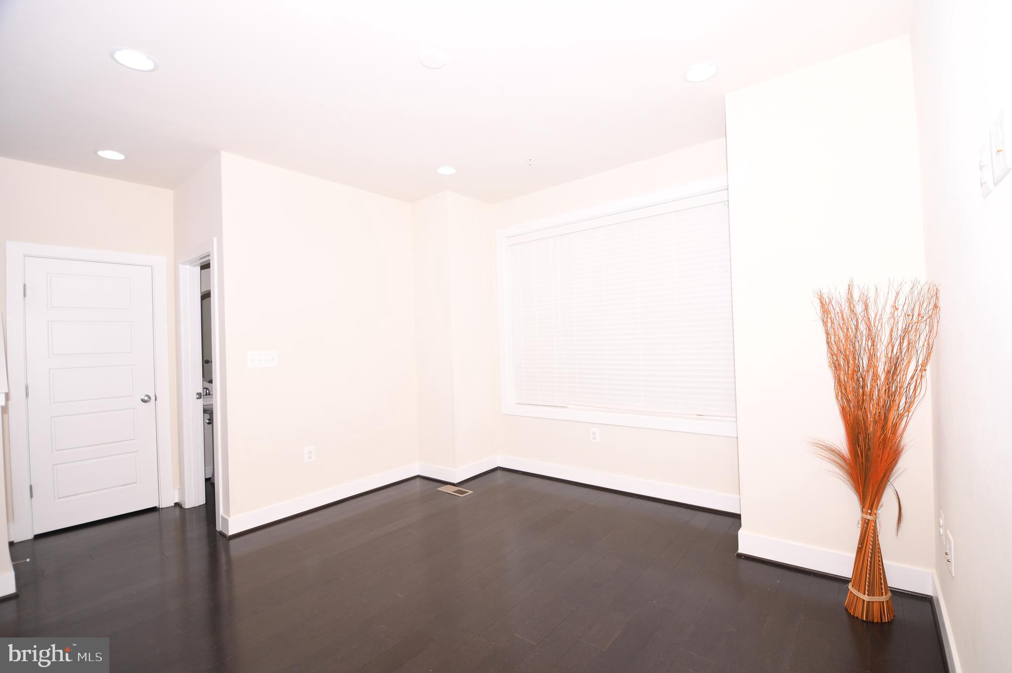 GLENMONT METROCENTRE - Residential Lease