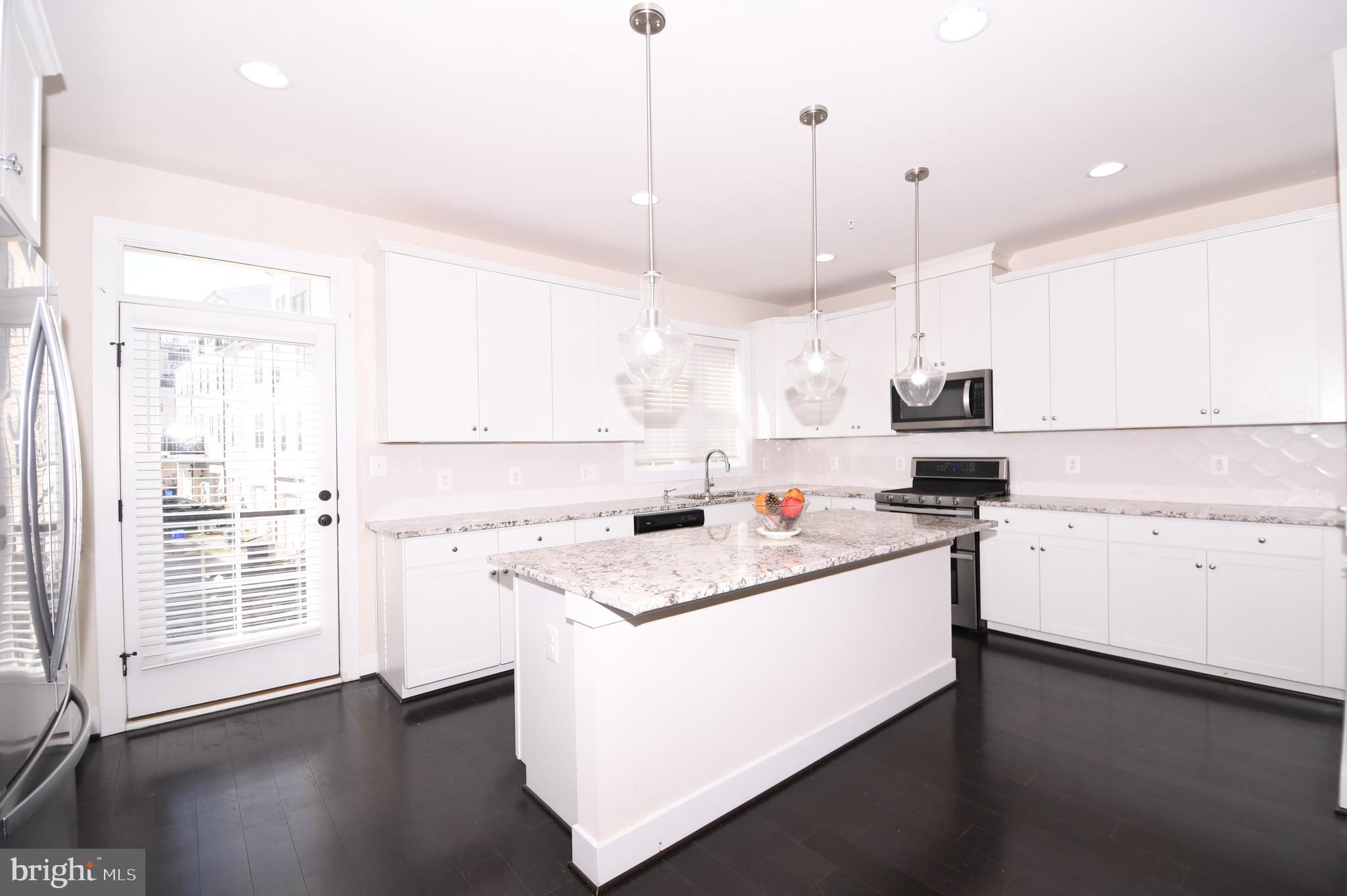 GLENMONT METROCENTRE - Residential Lease