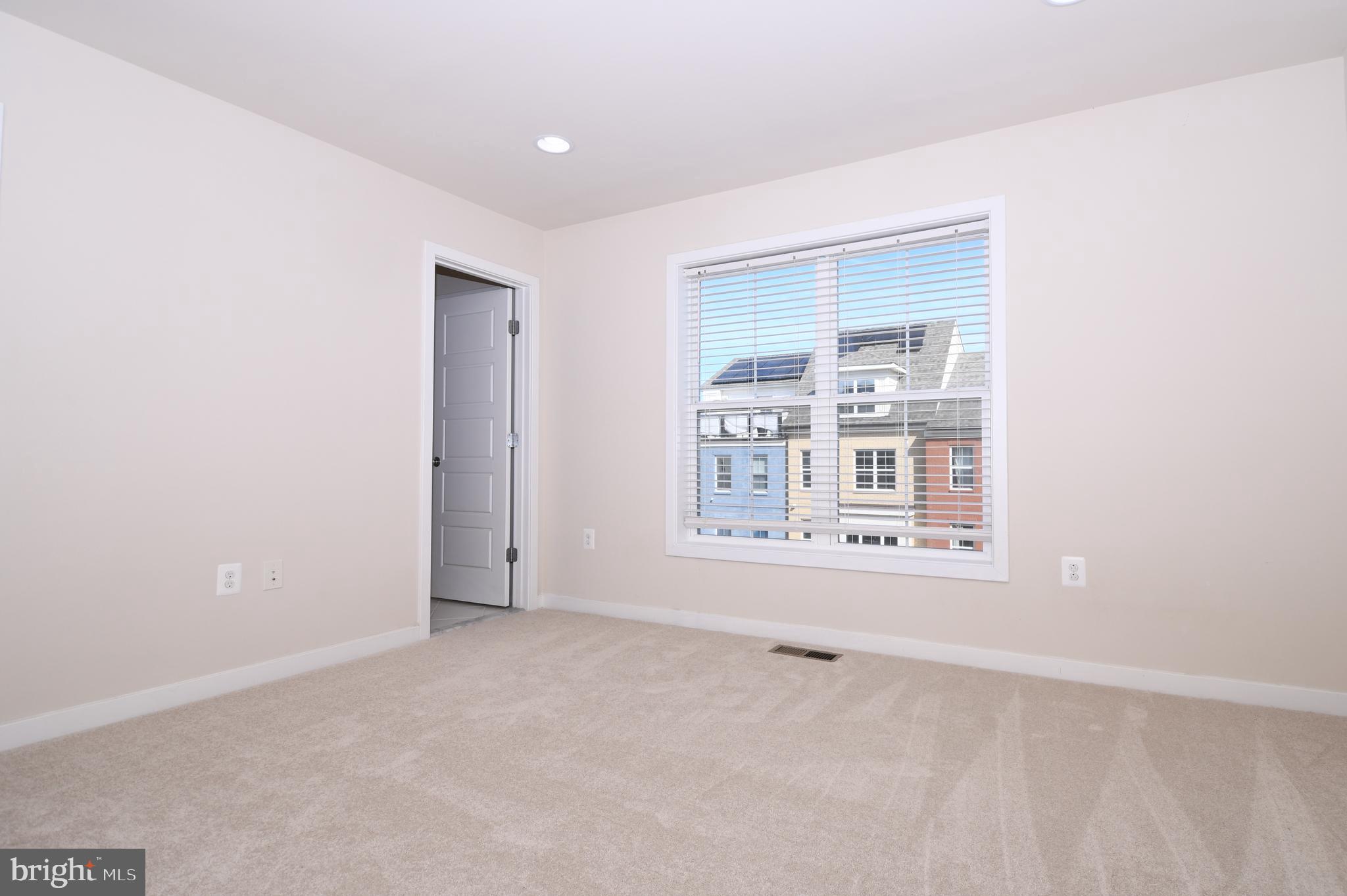 GLENMONT METROCENTRE - Residential Lease