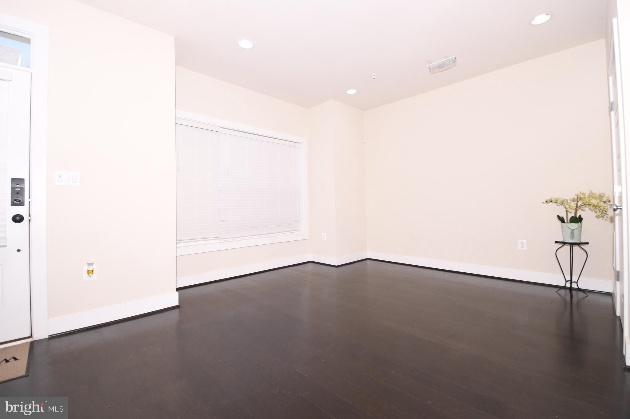 GLENMONT METROCENTRE - Residential Lease