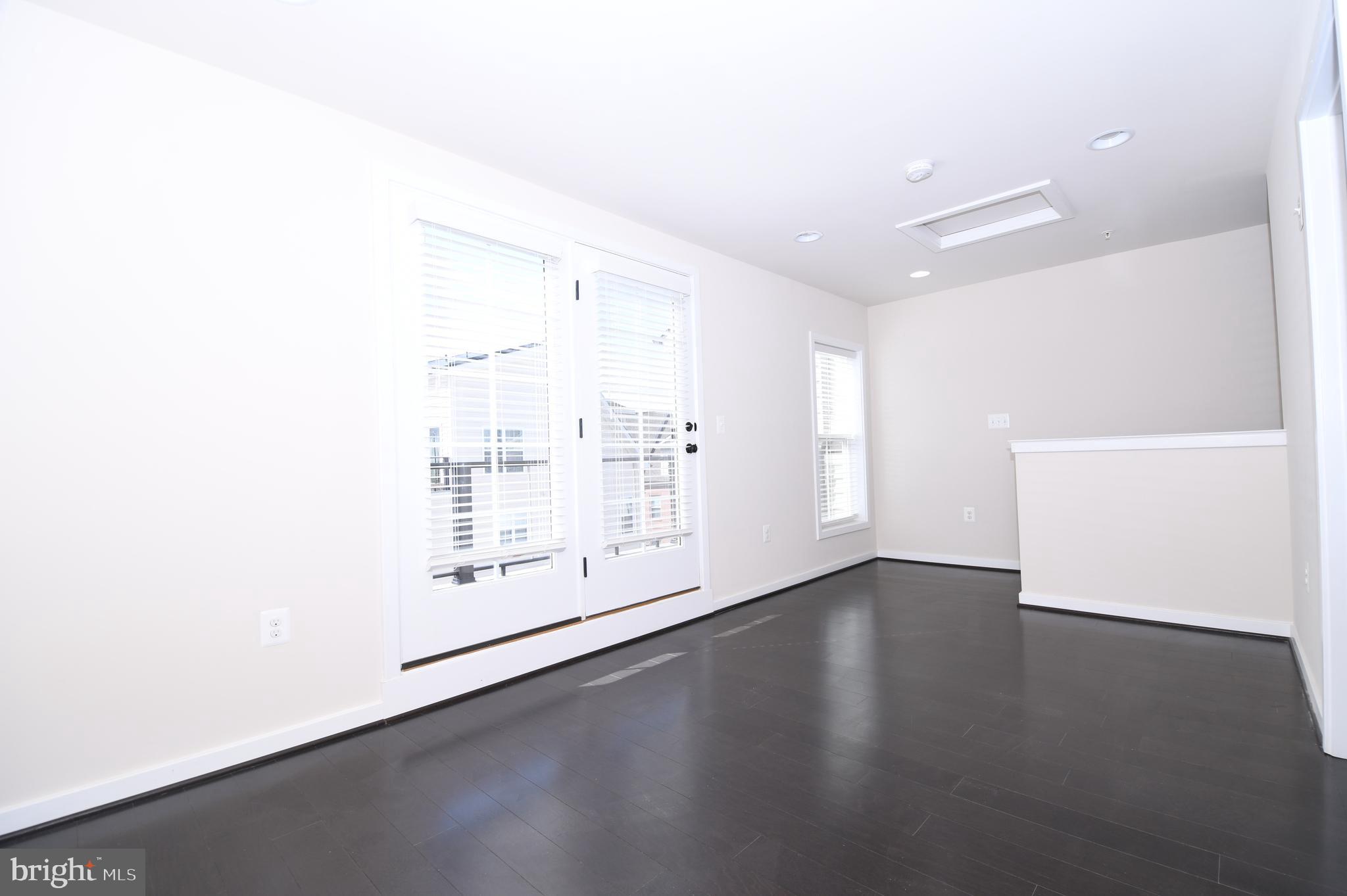 GLENMONT METROCENTRE - Residential Lease