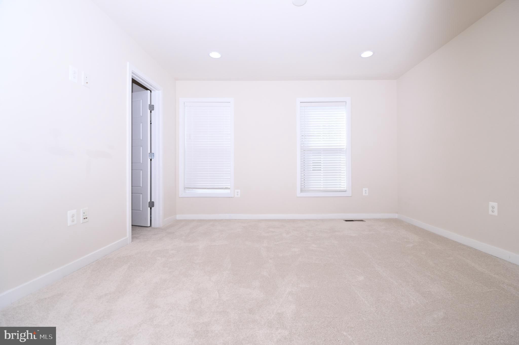 GLENMONT METROCENTRE - Residential Lease