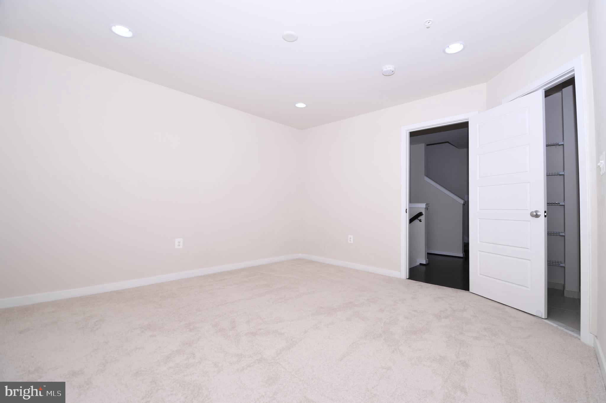 GLENMONT METROCENTRE - Residential Lease