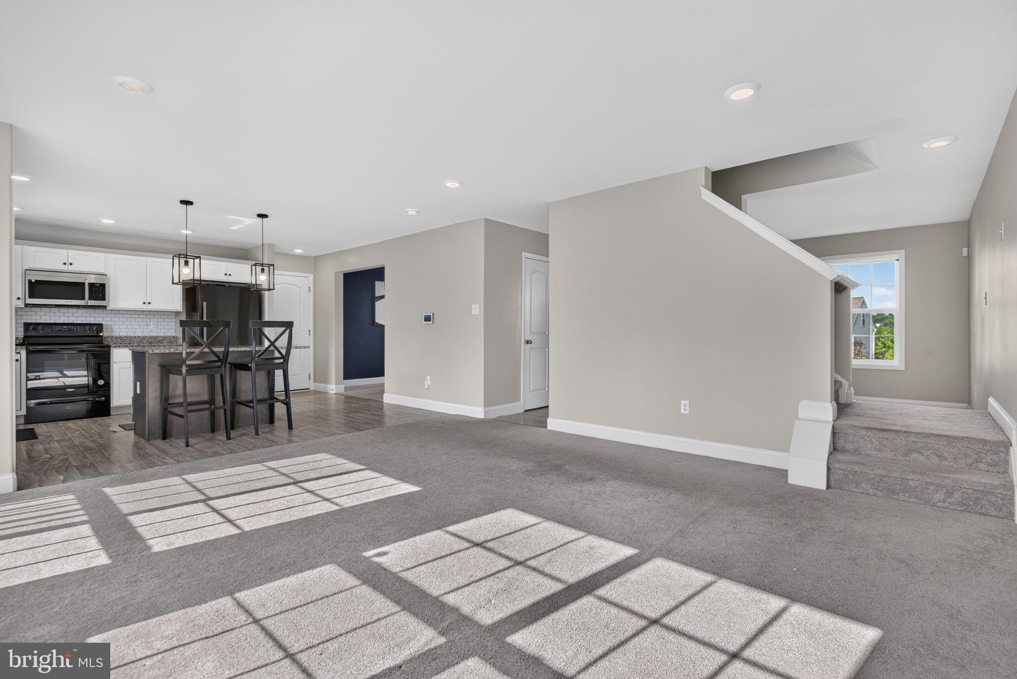 CREEKSIDE - Residential