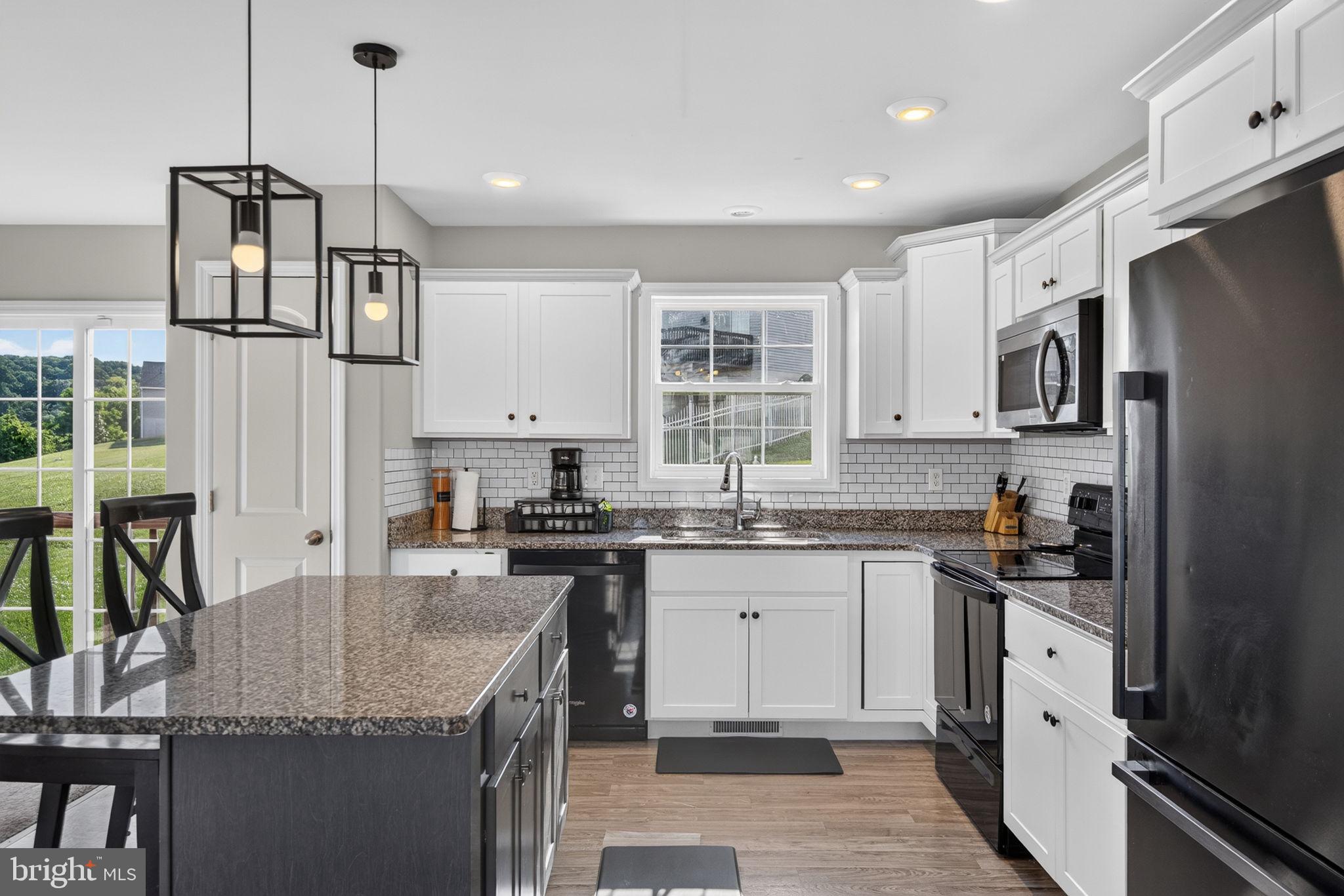 CREEKSIDE - Residential