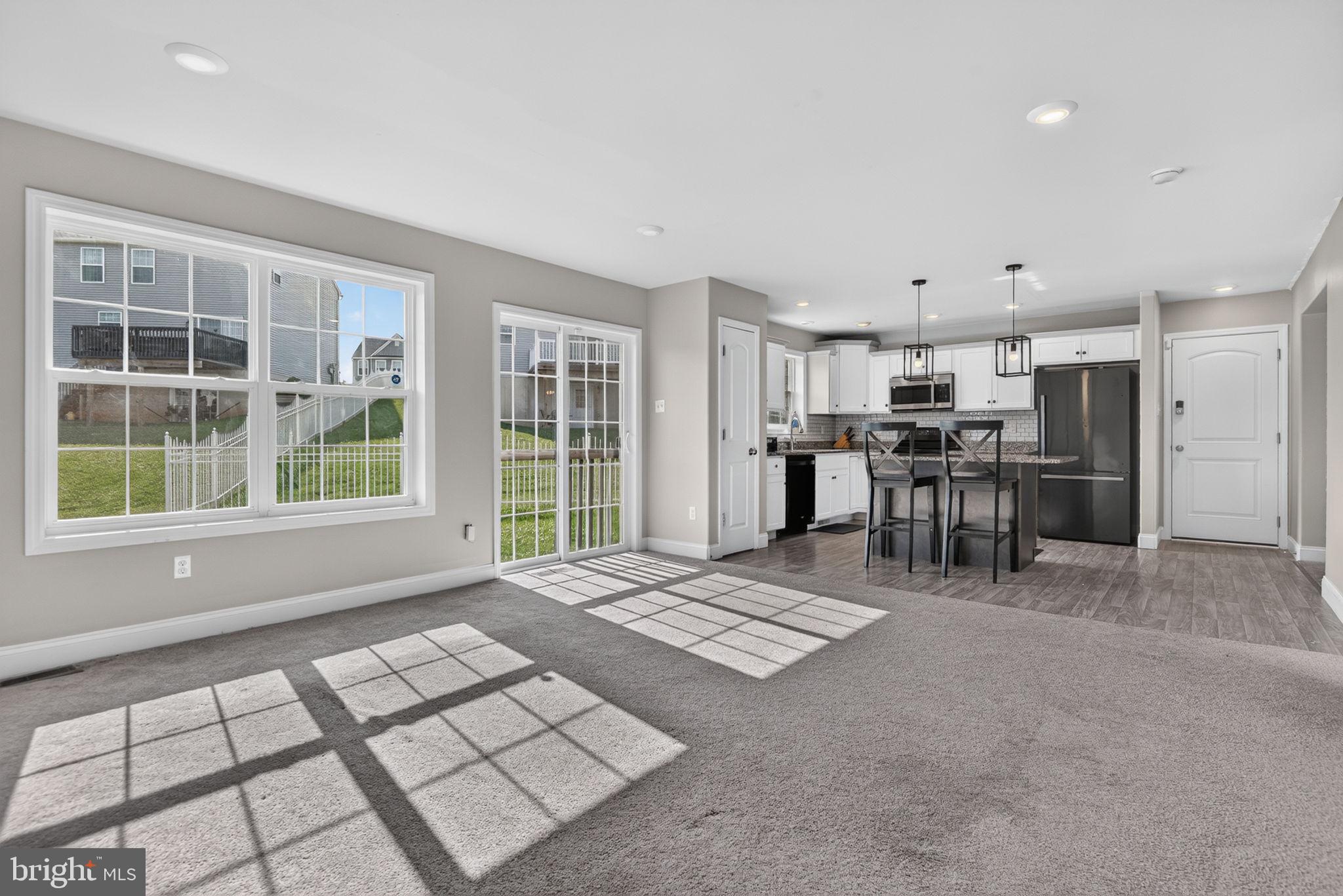 CREEKSIDE - Residential