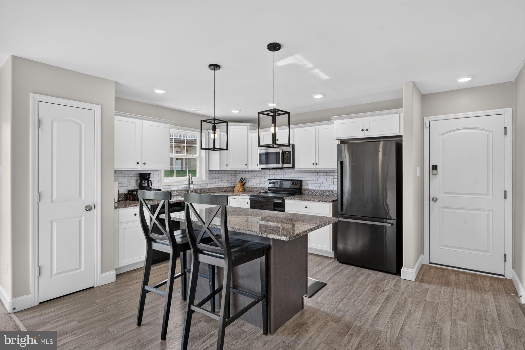 CREEKSIDE - Residential