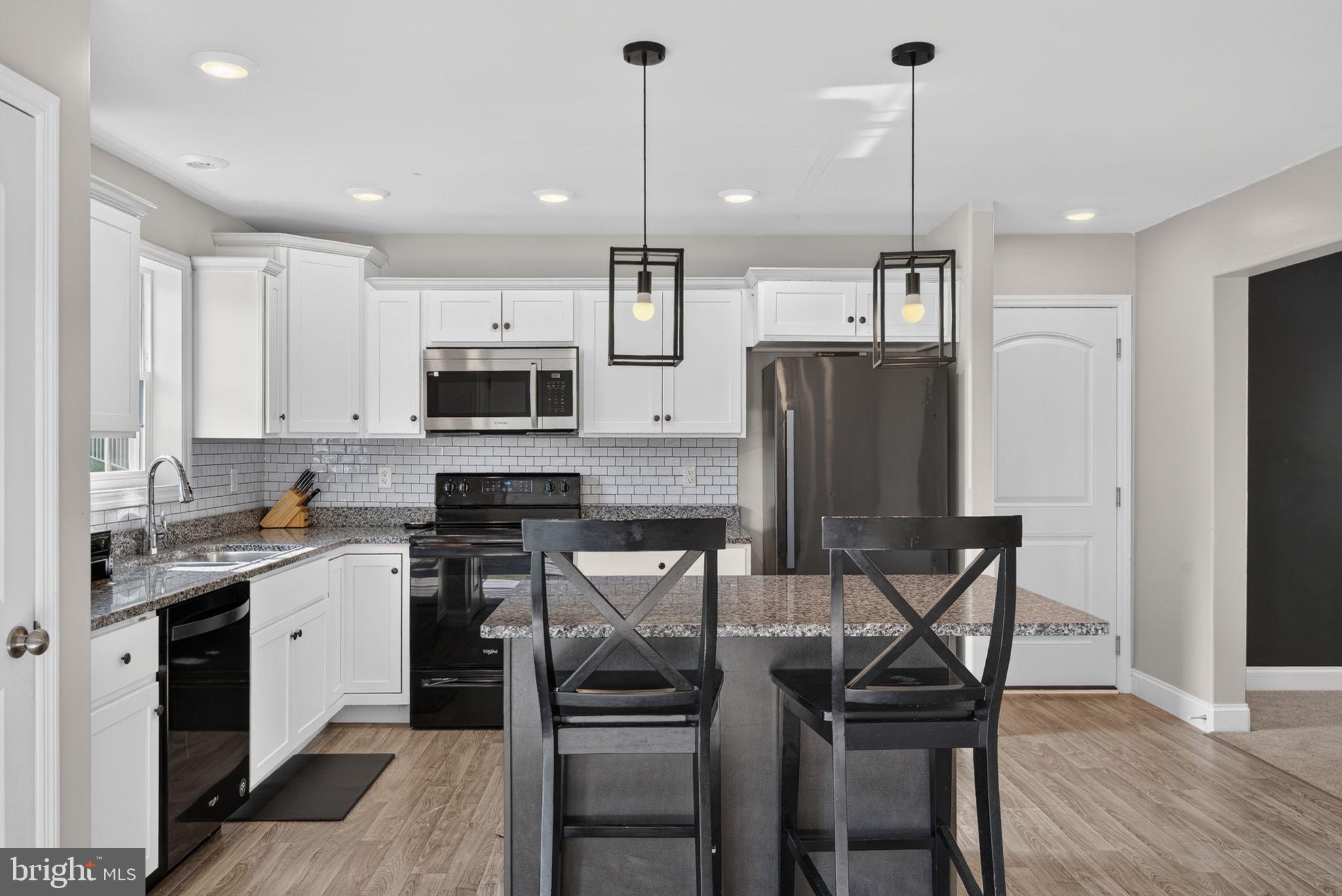 CREEKSIDE - Residential