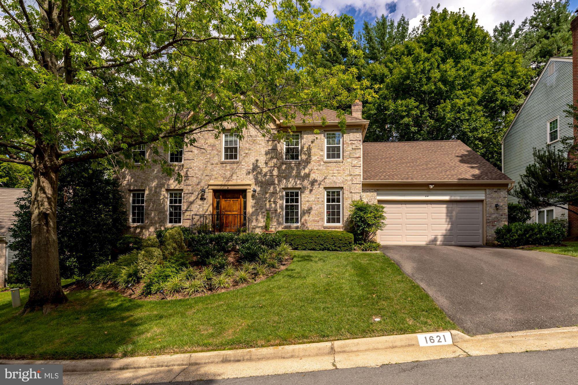 Updated colonial on a quiet cul-de-sac backing to parkland in McLean. This home offers a light-filled main level with a living room, dining room, kitchen, family room and study. Upstairs, the large primary suite provides a walk-in closet, sitting room/optional fifth bedroom and an en suite bath. There are three additional bedrooms on this level. The walkout lower level features an expansive recreation room, a den and a large storage room. The backyard features a screened-in porch with a large deck. Short walk to Highland Swim Club  and Linway Terrace Park, which offers a playground, basketball and tennis courts and baseball and soccer fields,  Close  to Route 123, the GW Parkway and Chain Bridge, DC and Tysons are an easy drive. Chesterbrook/Longfellow/McLean High School pyramid.
