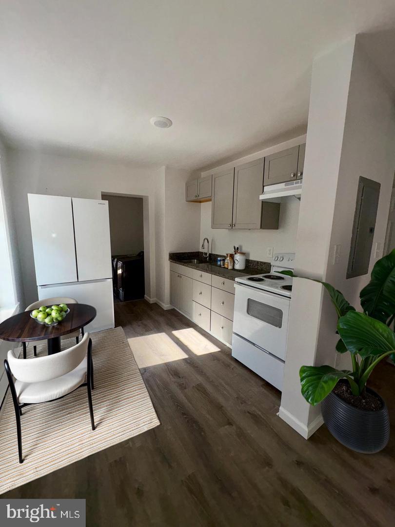 STENNING HILLS - Residential Lease