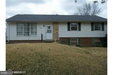 Convenient New Carrollton location by beltway, metro, and shopping. Hardwood floors,  updated appliances, new kitchen counter and sink.  Must have good credit.
