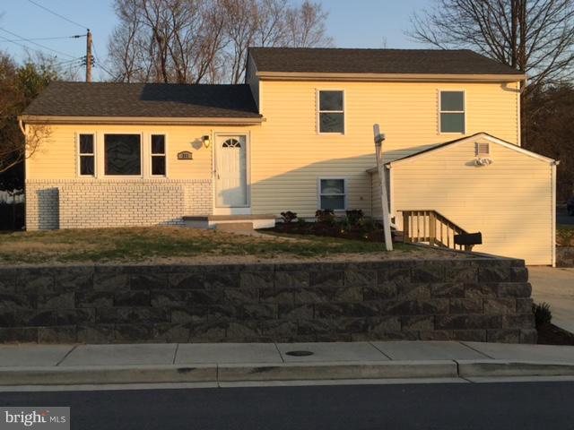 Great open floor plan renovation. Split level 4 bedroom 2.5 bath. Huge master suite with custom ceramic tile shower and flooring. New stainless steel appliances, cabinets and granite. Hardwood floors on main and upper level. HUGE bonus room of dining/kitchen area. New HVAC and many other extras.