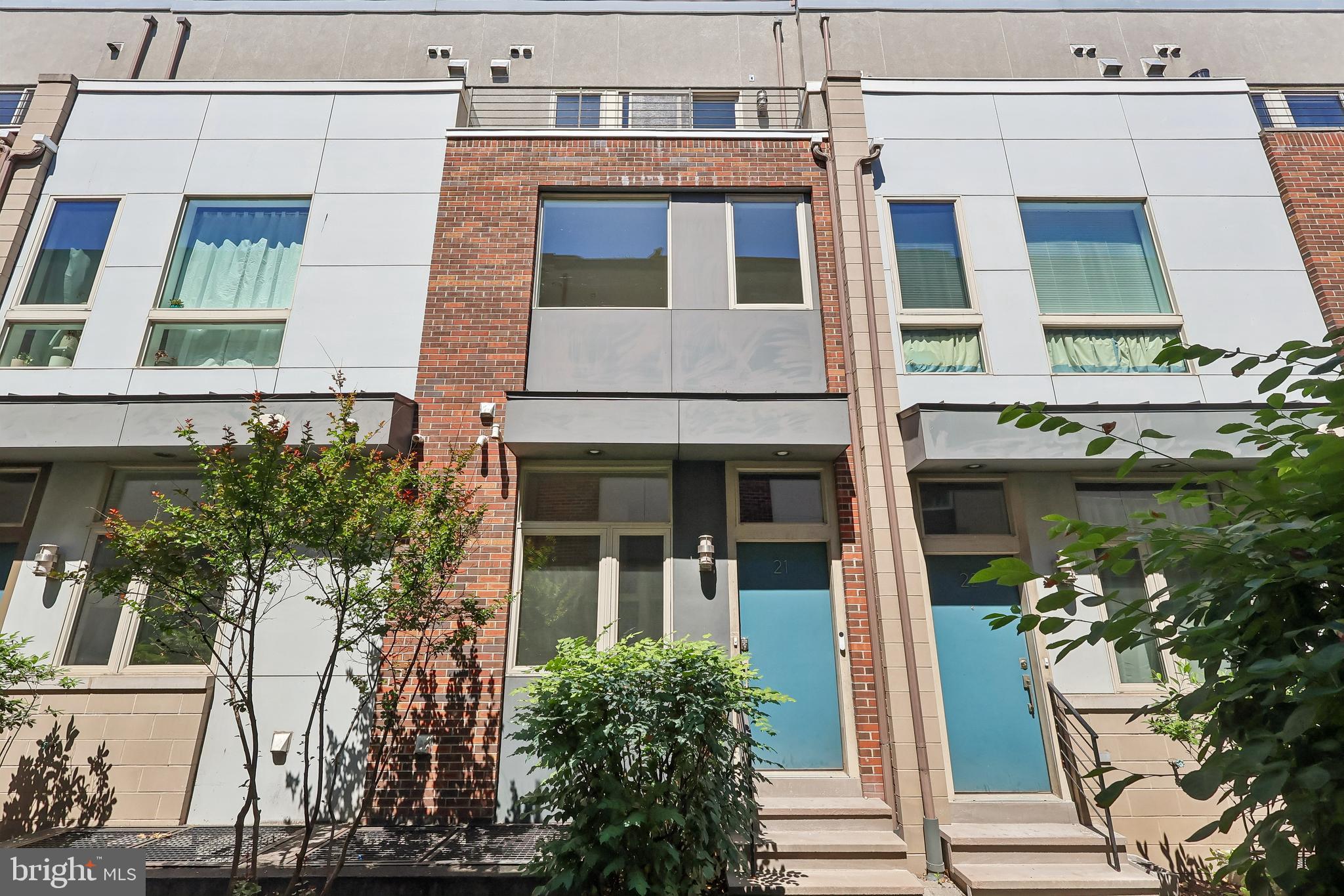 Welcome to 412 N Front St, recently updated with fresh interior paint throughout, establishing a clean and inviting atmosphere from entry to exit. The central kitchen space is well-appointed, featuring all stainless steel appliances alongside an accent backsplash that adds a subtle design element to the cooking area. This updated home provides modern comfort and a refreshed design.. Included 100-Day Home Warranty with buyer activation