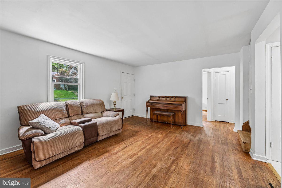 WHEATON HILLS - Residential