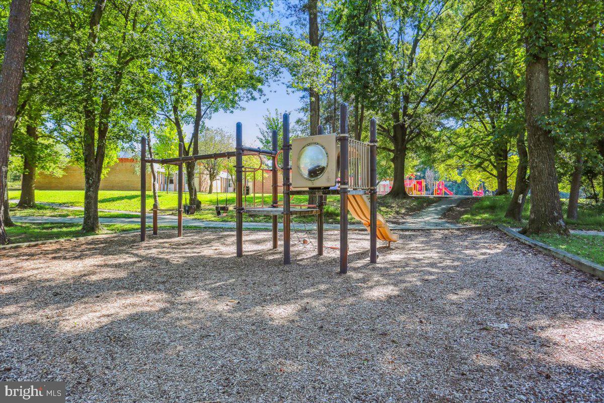 WHEATON HILLS - Residential