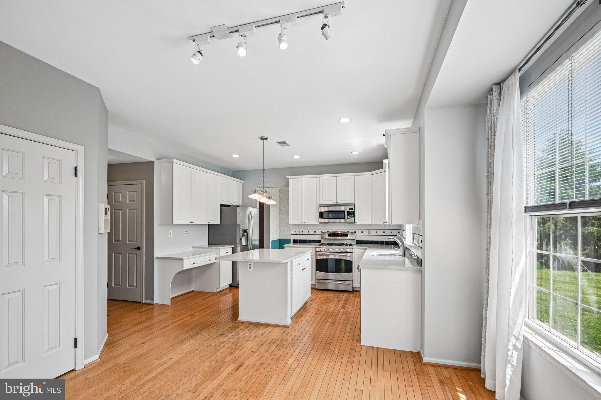 LAUREL ESTATES - Residential