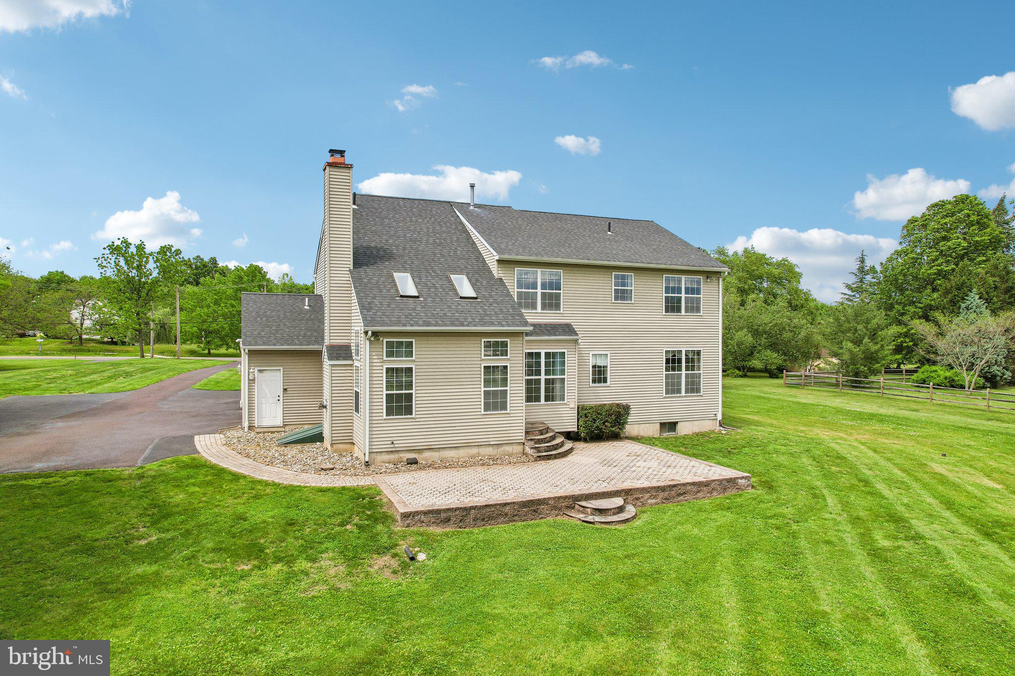 LAUREL ESTATES - Residential