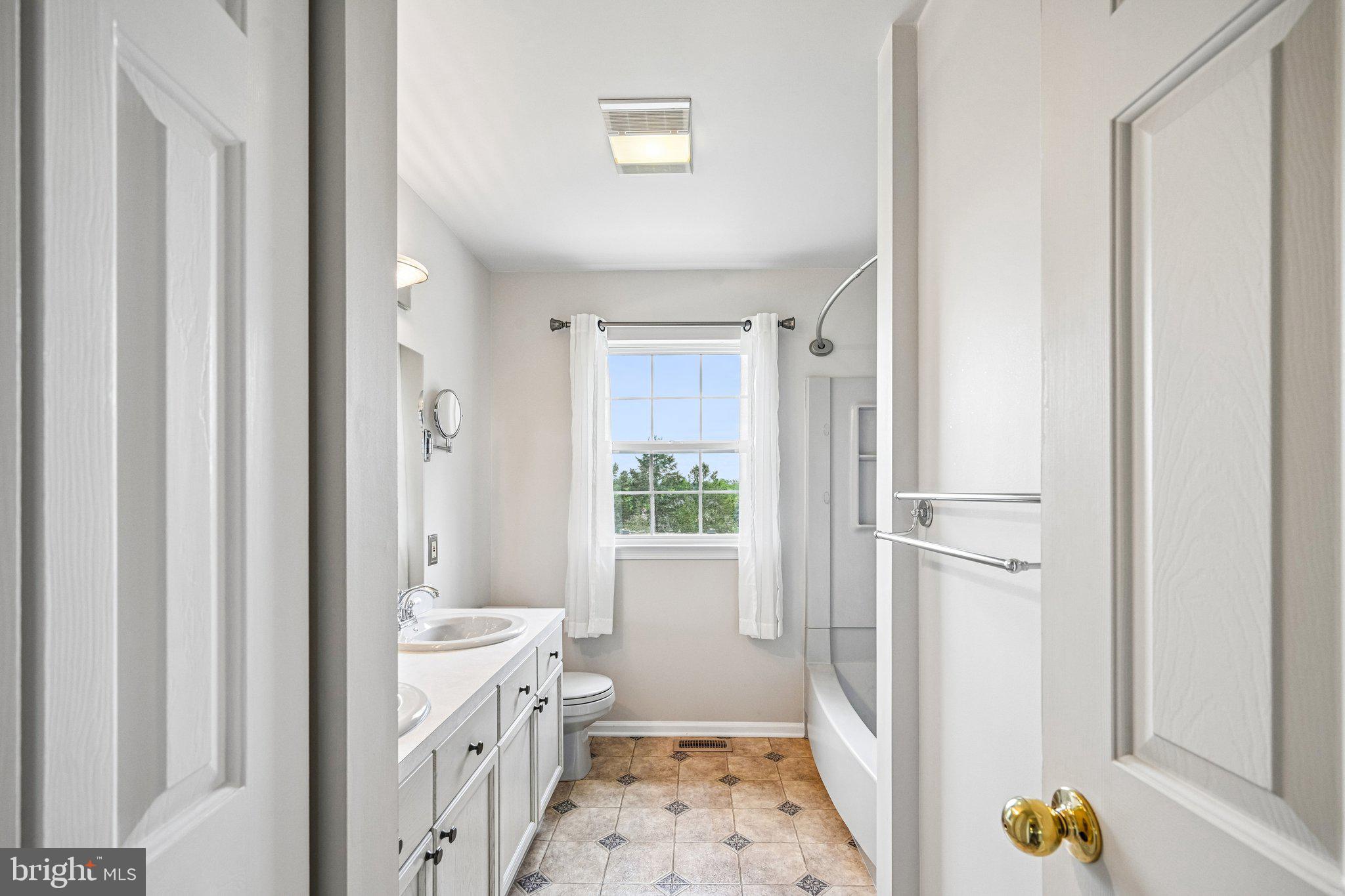 LAUREL ESTATES - Residential