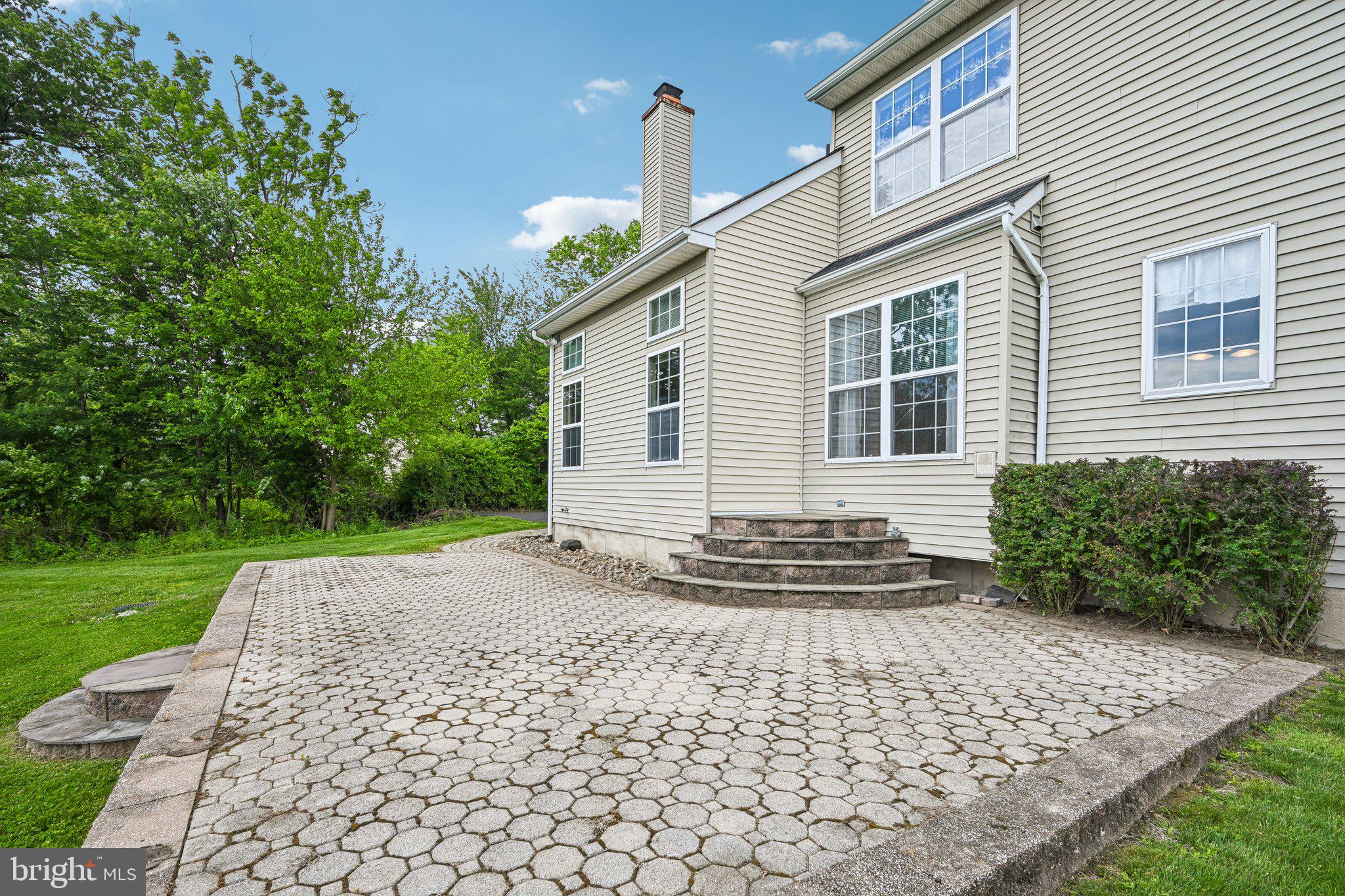 LAUREL ESTATES - Residential