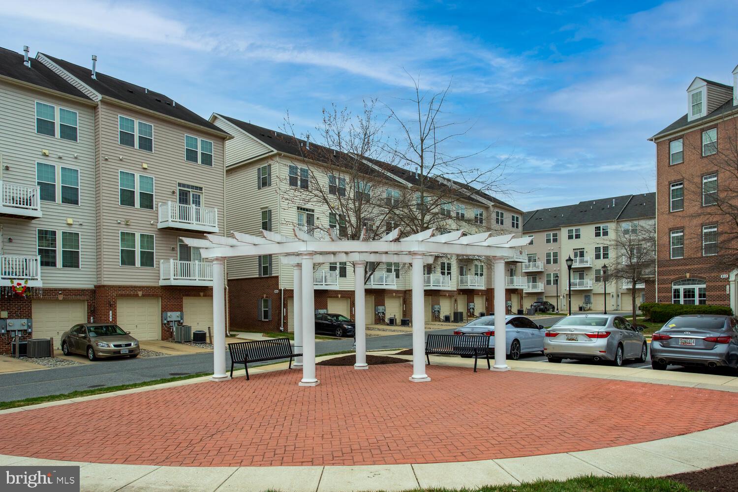HALL STATION - Residential