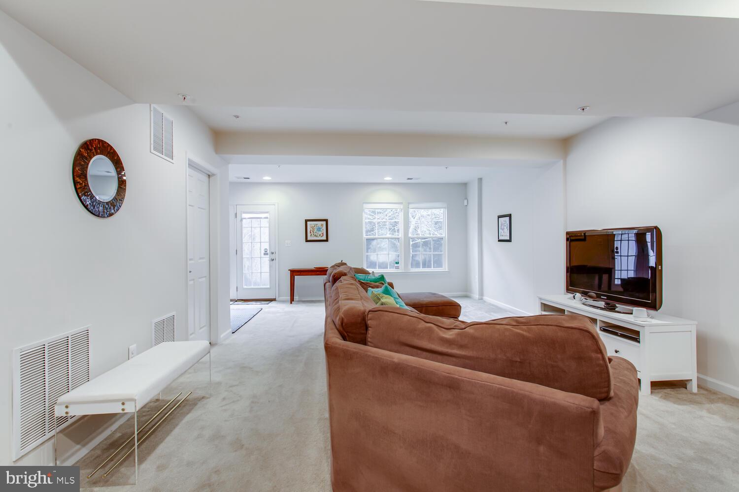 HALL STATION - Residential