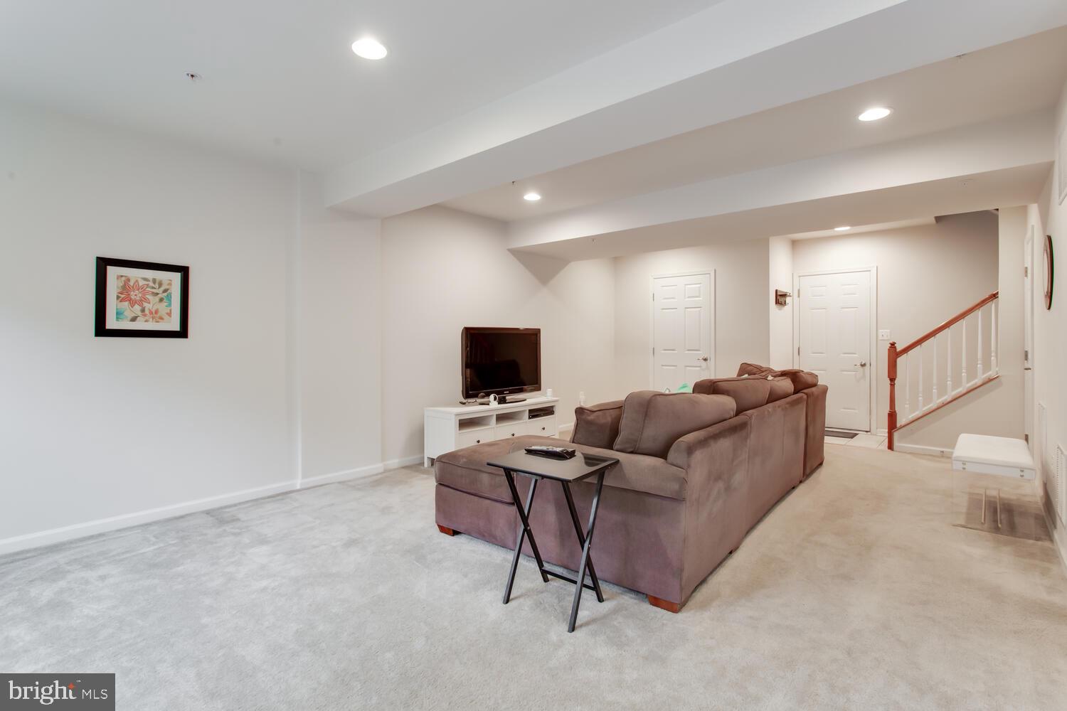 HALL STATION - Residential