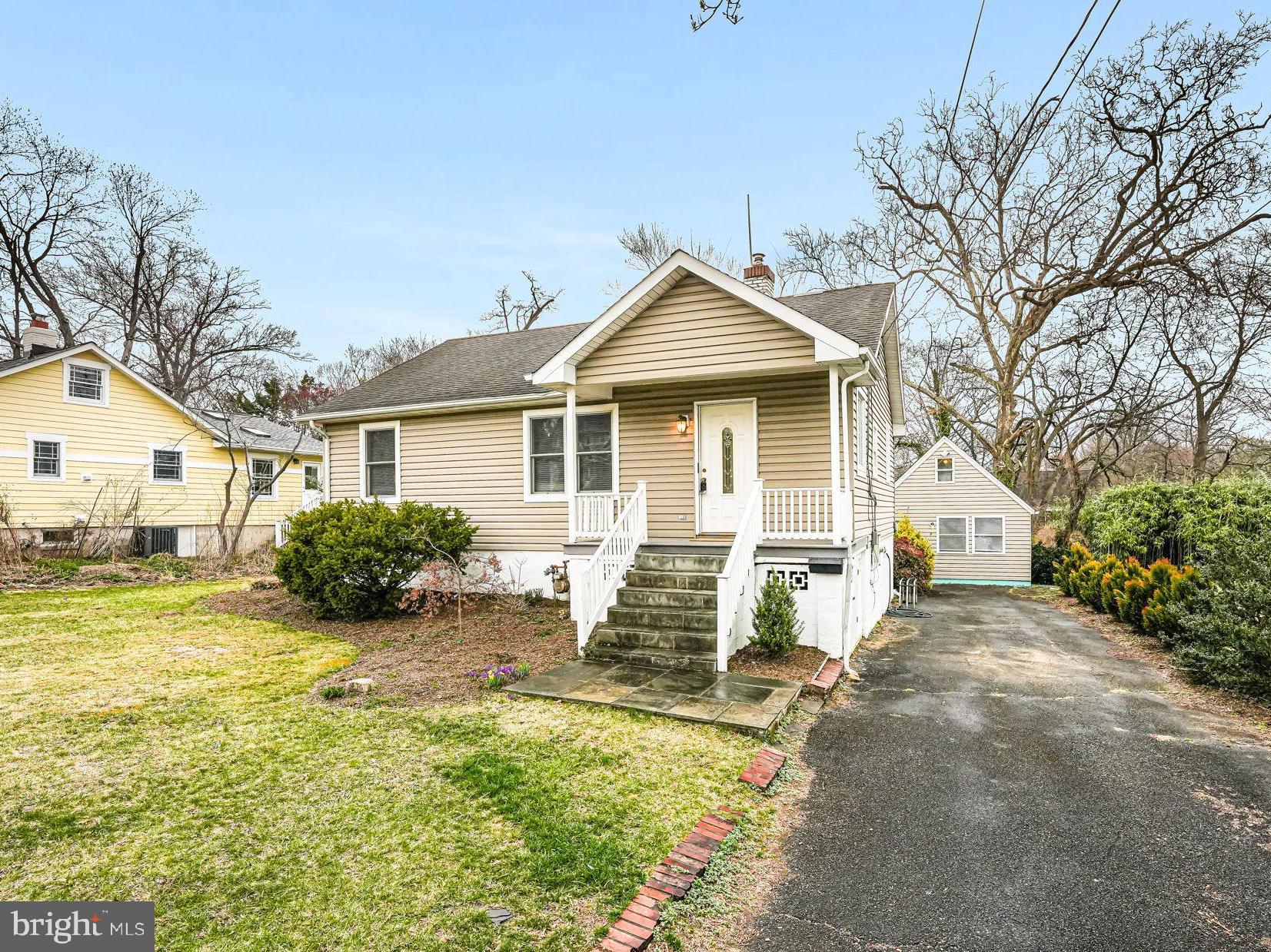 Situated within the Beltway in the Tremont Gardens neighborhood of Falls Church, this home features hardwood flooring on the main level, two bedrooms, one bathroom, and a kitchen equipped with maple cabinets, stainless steel appliances (under five years old), and granite countertops
and travertine backsplash. A spacious 30x12 deck overlooks a generously sized, flat backyard,
offering an ideal space for relaxation or recreation. The lower level features ceramic tile flooring
and encompasses a bedroom, a full bathroom, a recreation room with built-in bookcases, and
additional storage.

 The property is conveniently located within walking distance of the Fairfax County Library, near
the Mosaic District, offering a variety of dining and entertainment options. Commuting is made
easy with access to major roadways (495, 66) and Metro stops (East and West Falls Church,
Dunn Loring), providing convenient access to the Pentagon, Washington D.C., and other key
destinations.