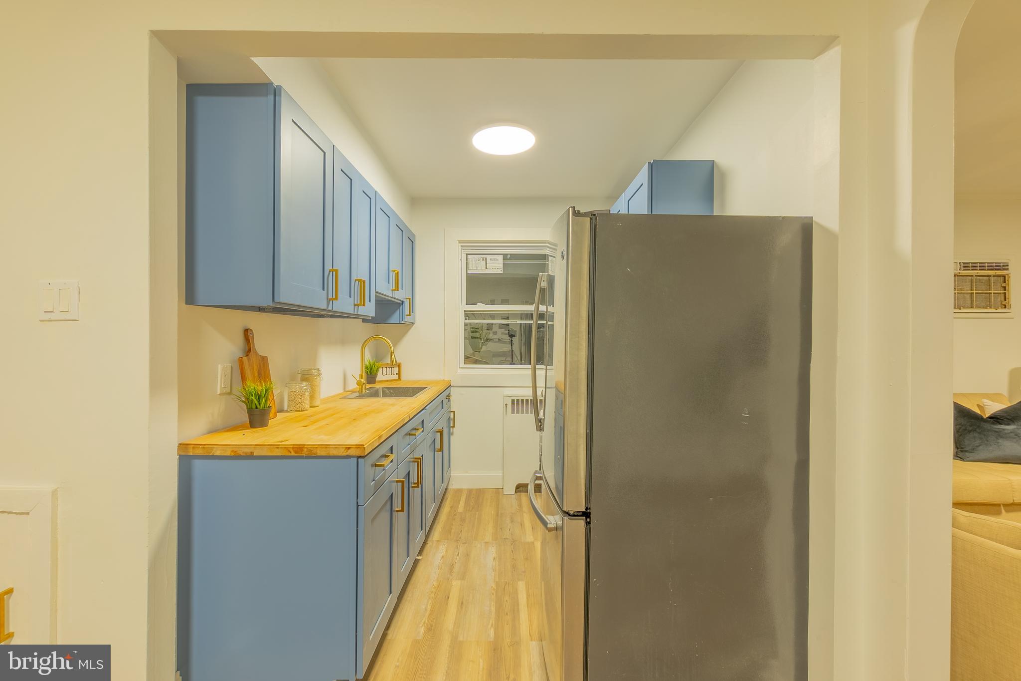 EAST OAK LANE - Residential