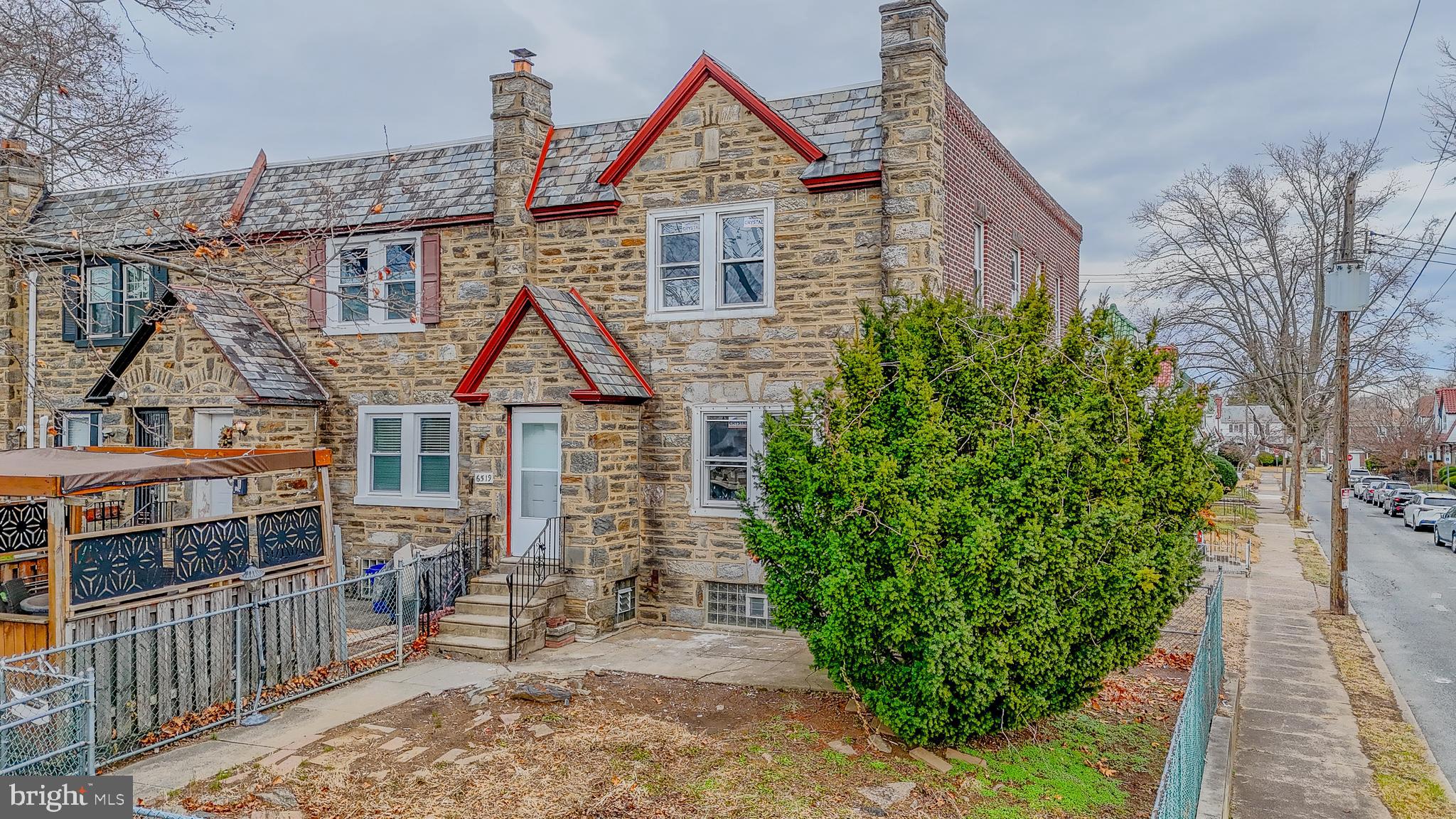 EAST OAK LANE - Residential