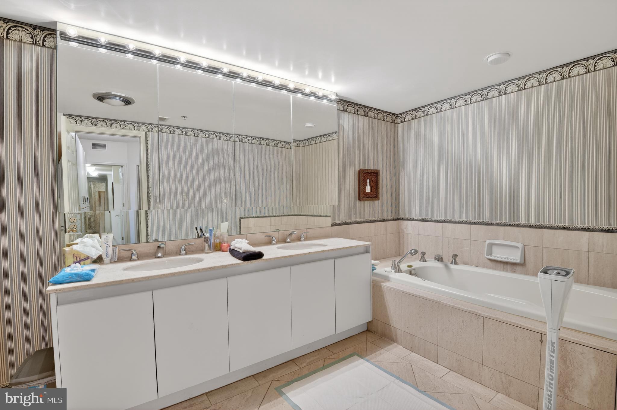 SOMERSET HOUSE - Residential