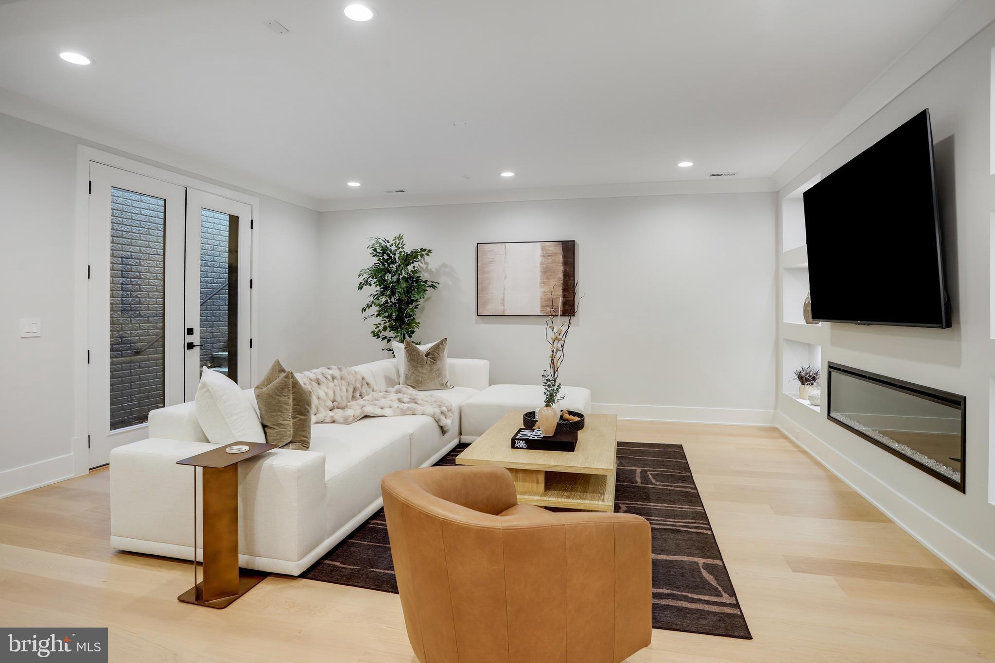 HOLMES RUN ACRES - Residential