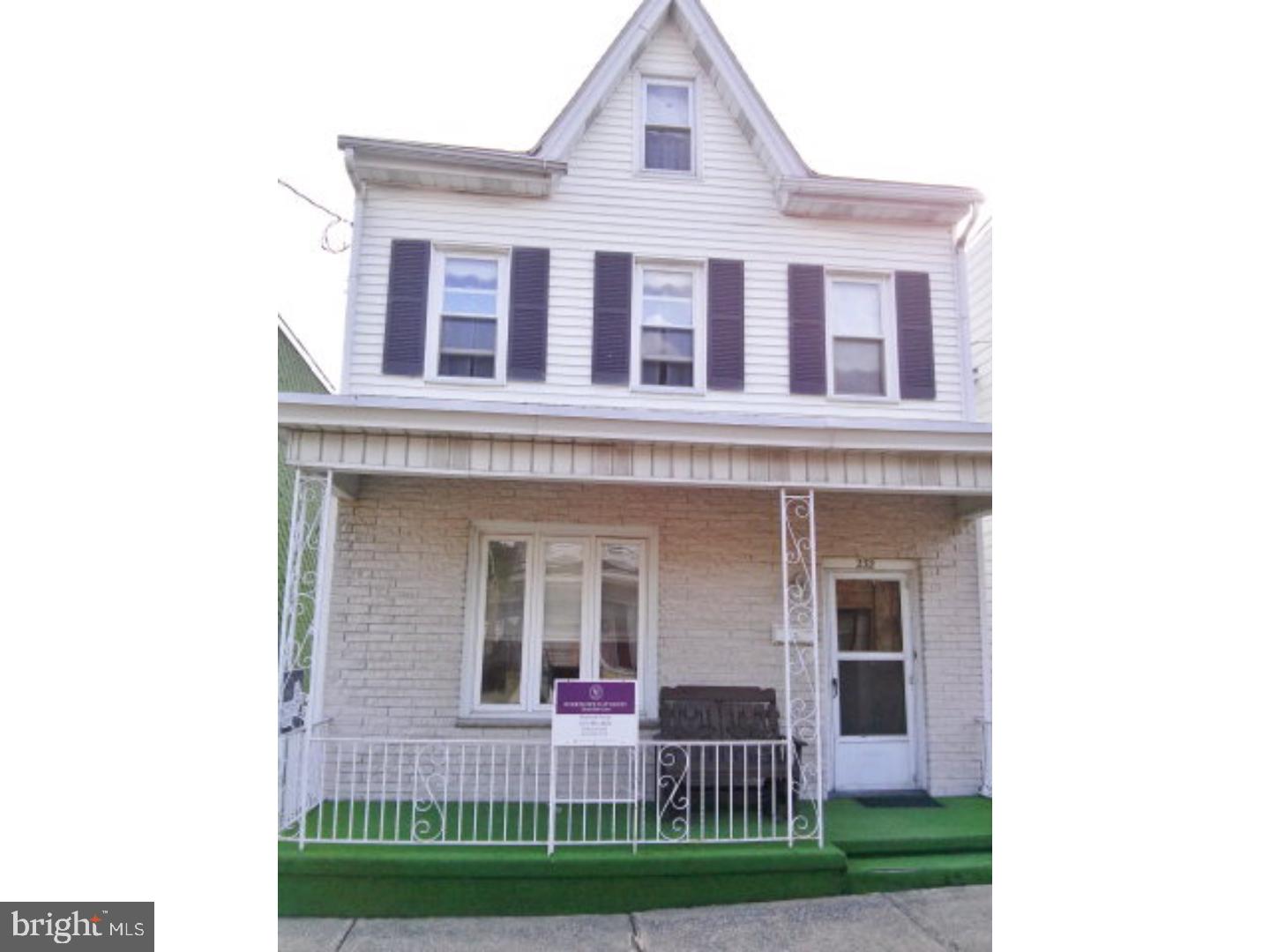 Move in ready, in same family since 1957.  Single home with 3/4 bedrooms, 2 full baths, fenced in yard and 2 car garage.  Refrigerator, stove, dishwasher,  washer, dryer.  This is an estate, there is no SDS. Mailing Address Continued: Saint Clair Color: white Amp: 100
