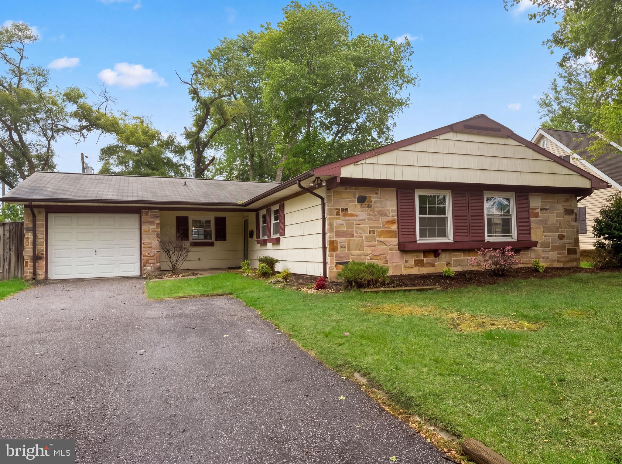 MEADOWBROOK - Residential