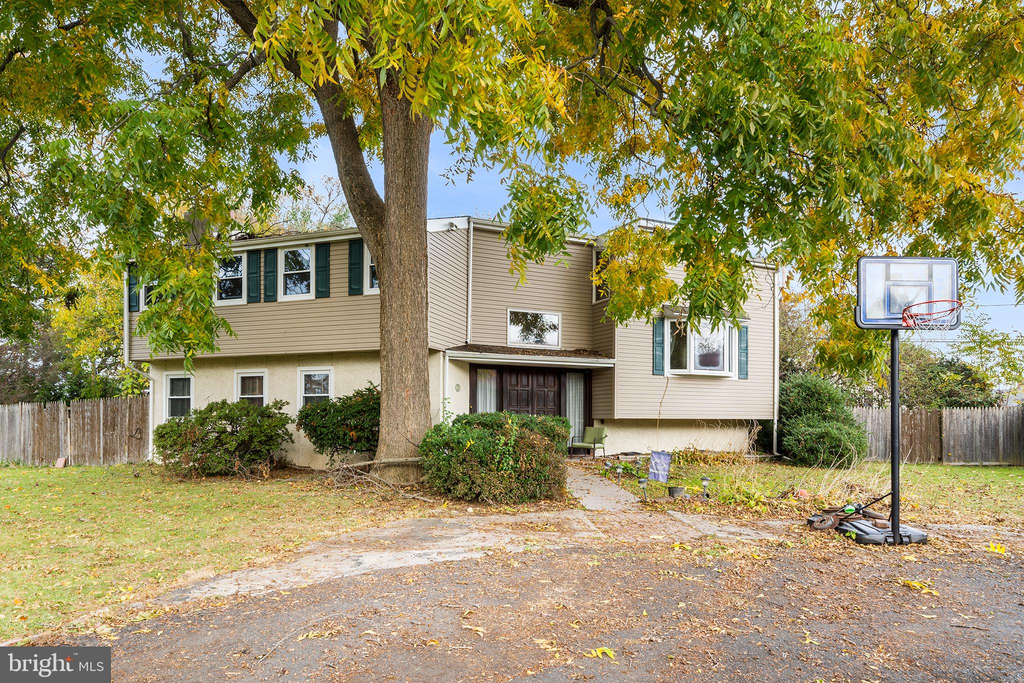 Don't miss this contemporary 4-Bedroom split-level home in Horsham- just a stone's throw away from Lukens Park in the beautiful Fairoaks community. If location is important, this is the one for you, with quick access to routes 61, 463 & the PA Turnpike. This quiet home has 4 tiers of living space with 2 Primary Bedrooms, each with an ensuite bathroom. The well-lit & centrally located kitchen comes fully-equipped & features granite countertops. Hardwood floors can be found in the large family room which includes a lovely wood-burning fireplace, as well as access to the oversized Henry paver patio which overlooks the large, fenced backyard. The basement offers a half-finished space & an adjacent project room. The expanded driveway can accommodate up to 6 cars.  Come see this truly unique & special home that is ready for its new owners. Schedule your showing today!