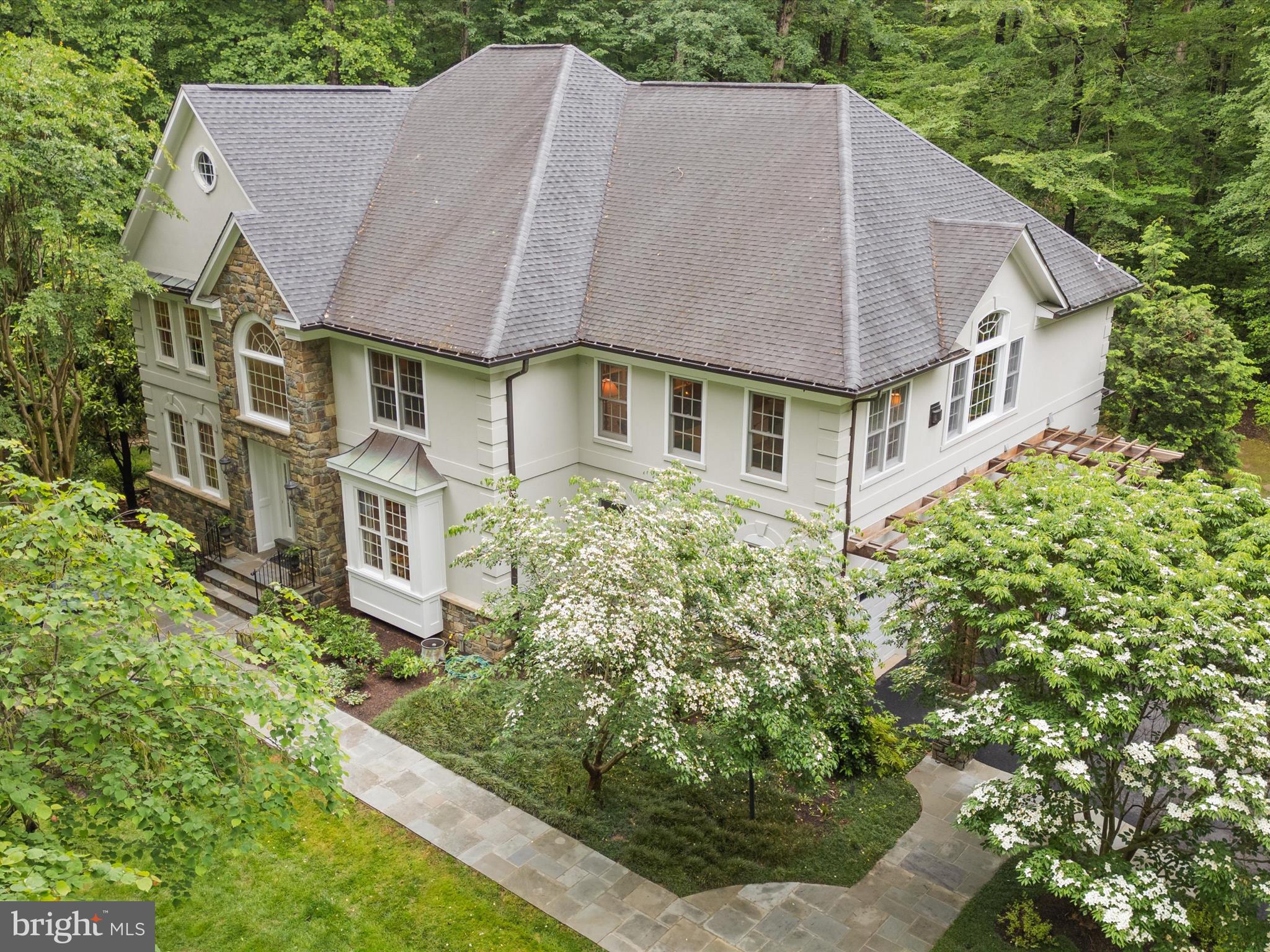 TWELVE OAKS - Residential