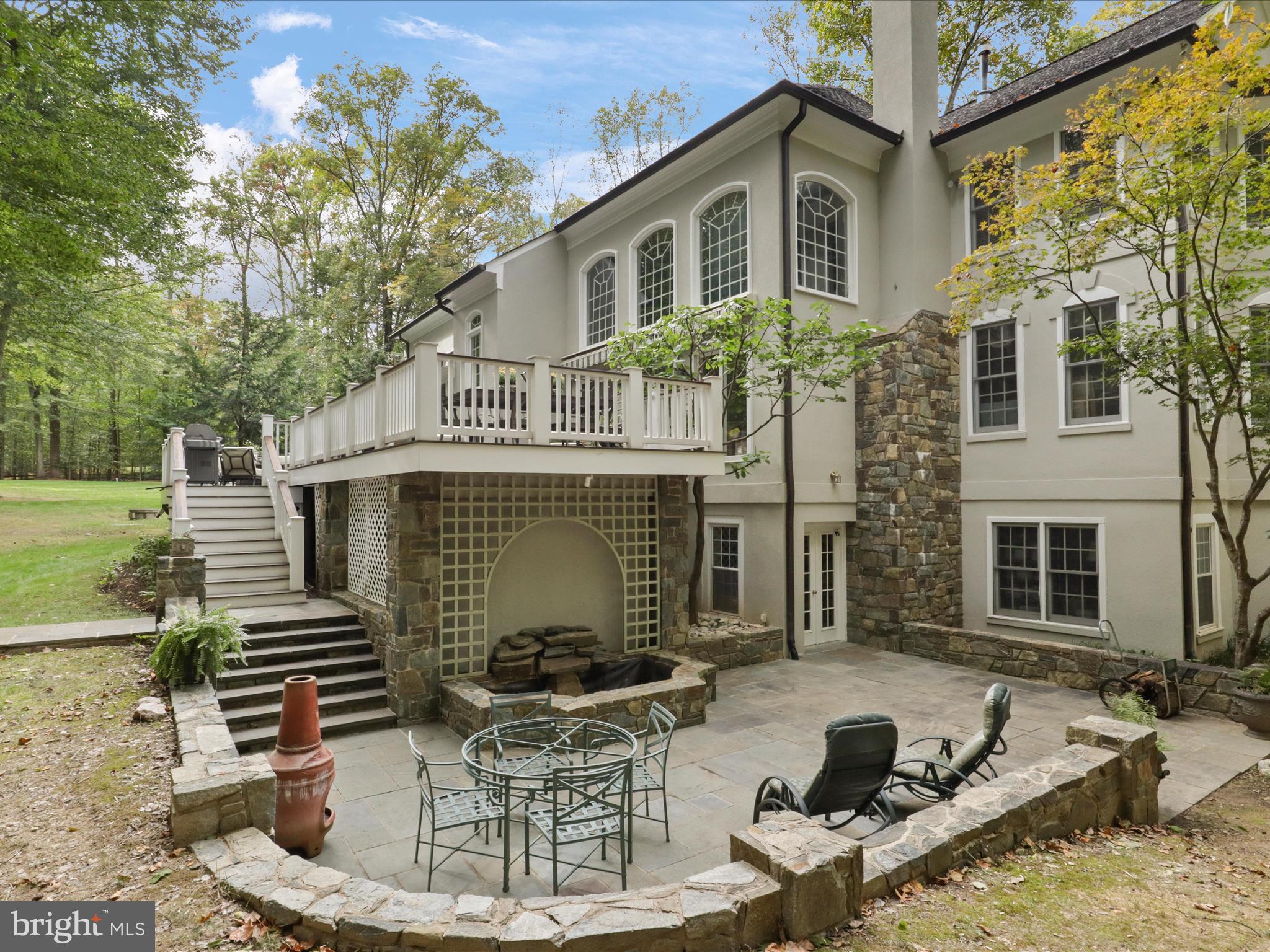 TWELVE OAKS - Residential