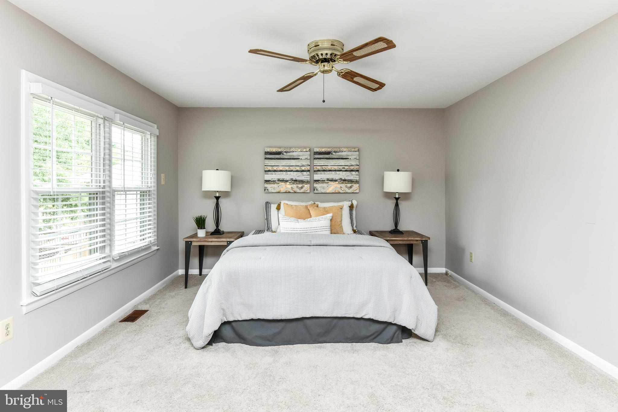 KINGSTON CHASE - Residential