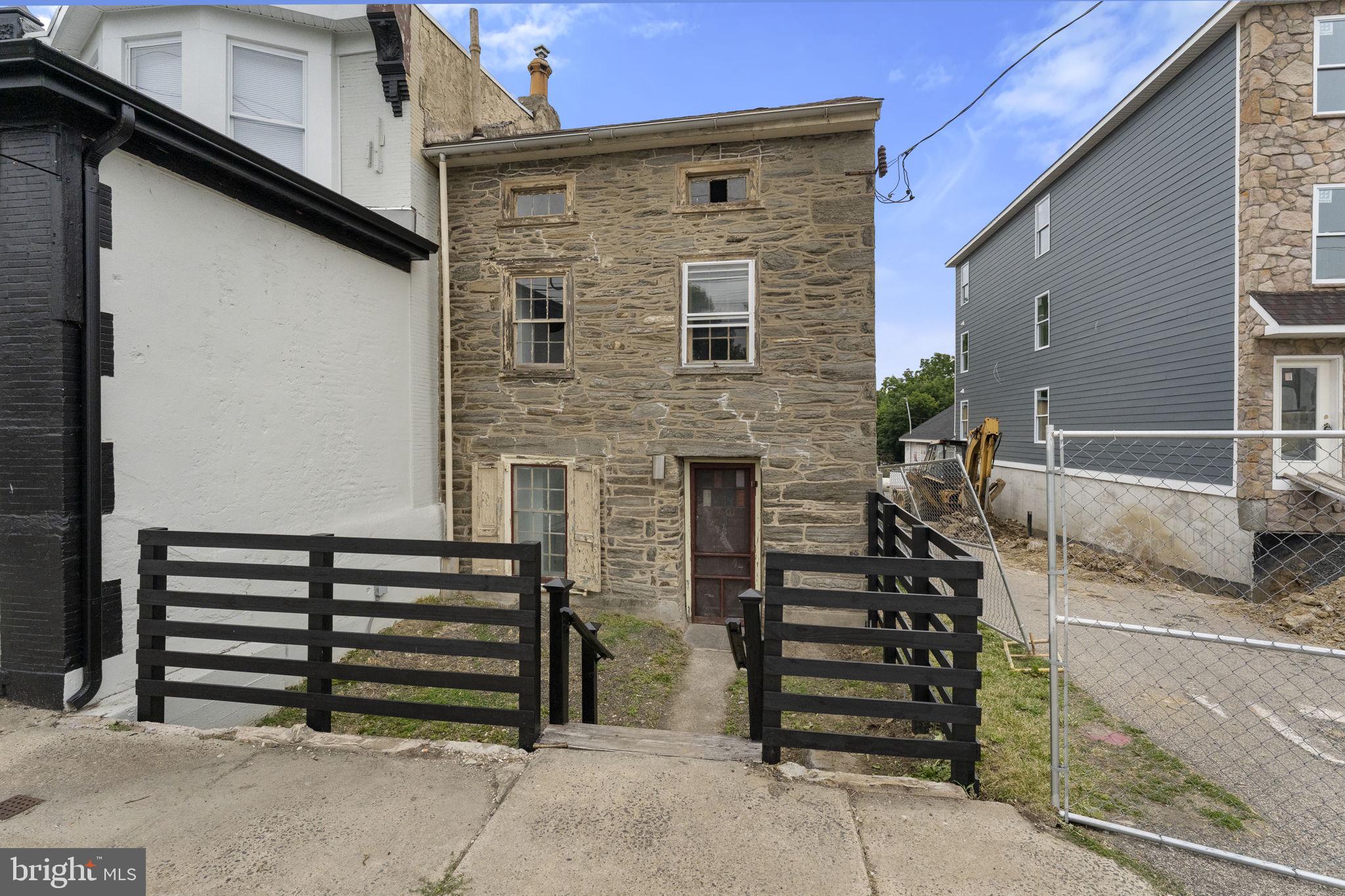 ROXBOROUGH - Residential