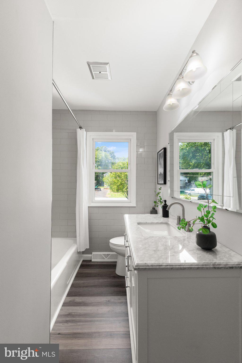 HYDE PARK - Residential