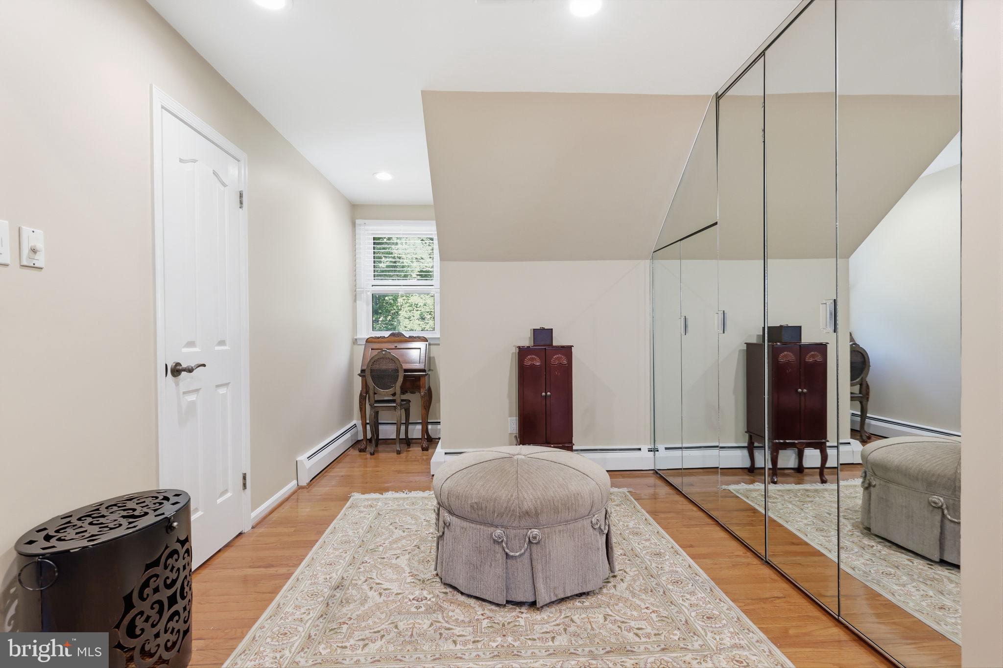 HUNTINGDON VALLEY - Residential