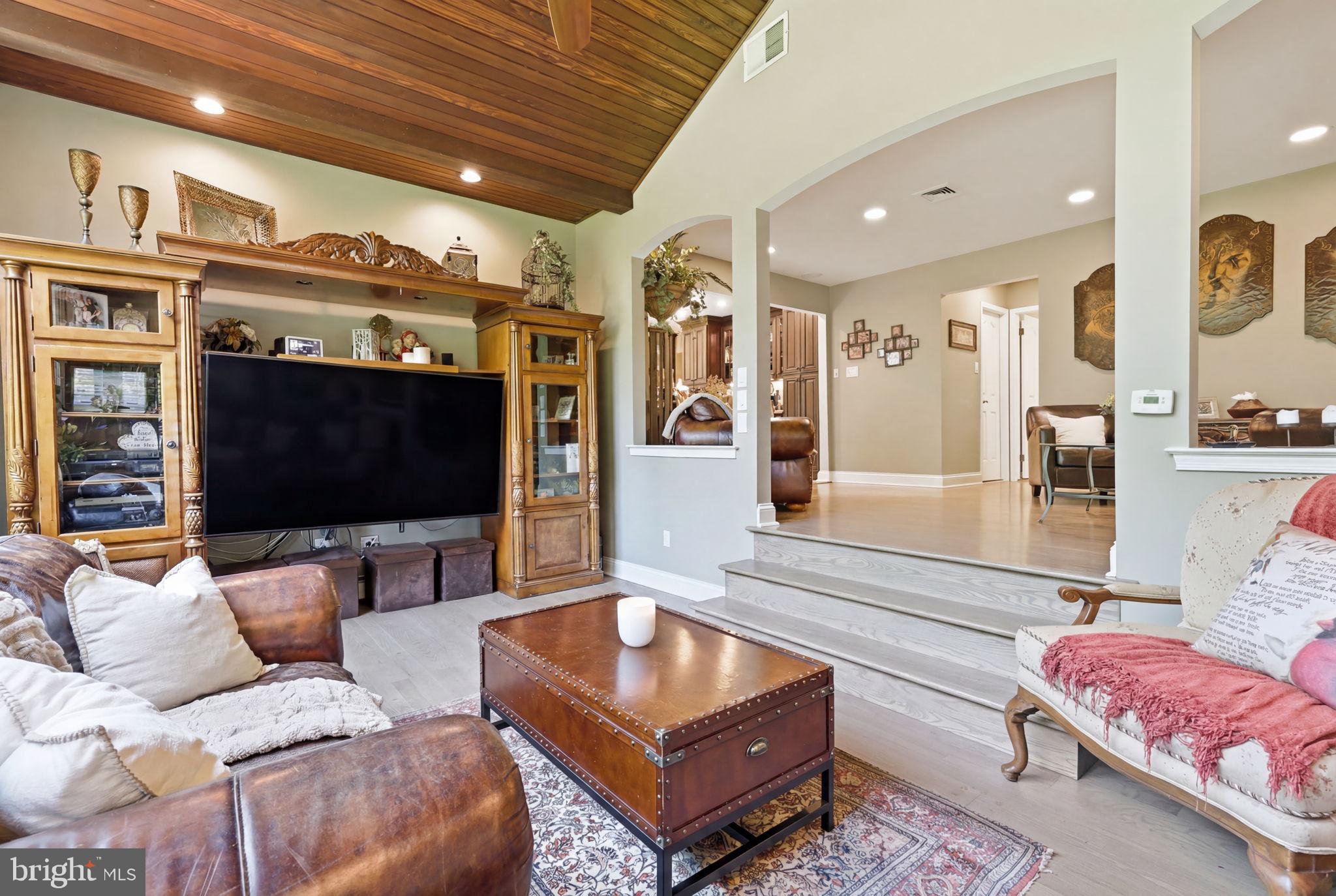 HUNTINGDON VALLEY - Residential