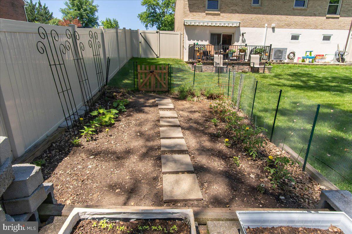 COLONIAL PARK EAST - Residential