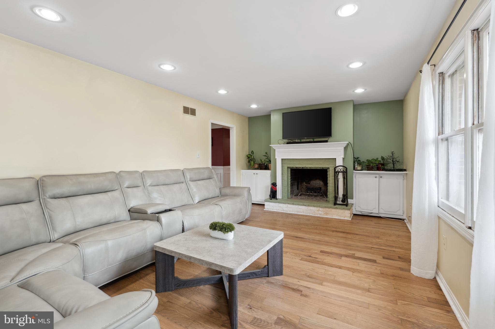 WINDSOR ESTATES - Residential
