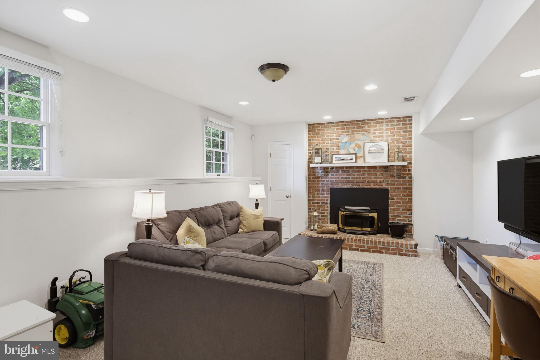 HUNTERS RUN - Residential