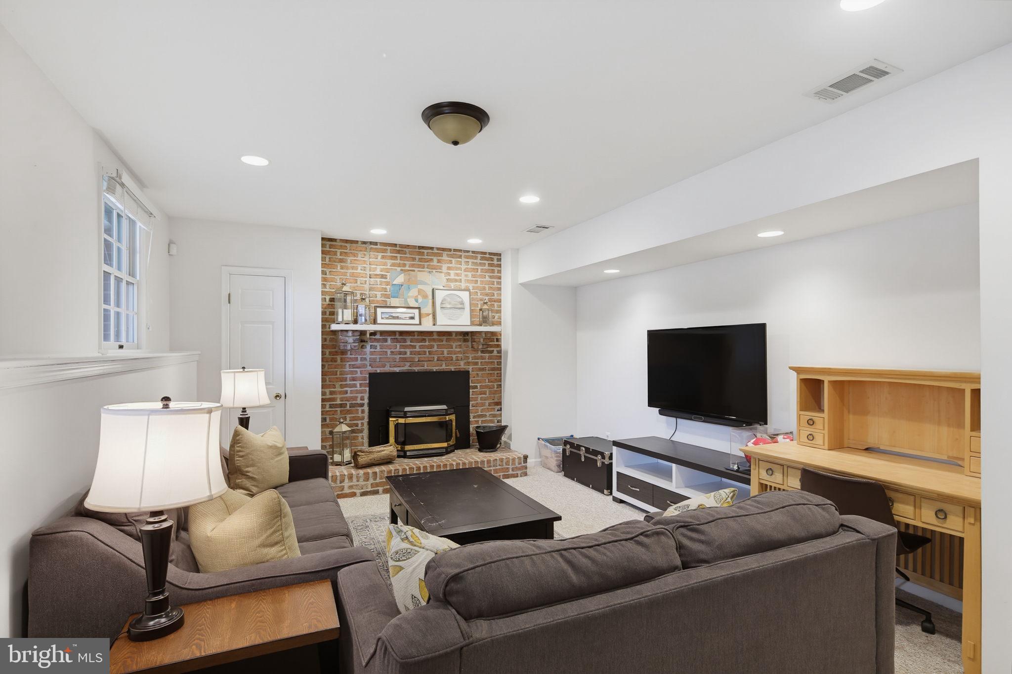 HUNTERS RUN - Residential